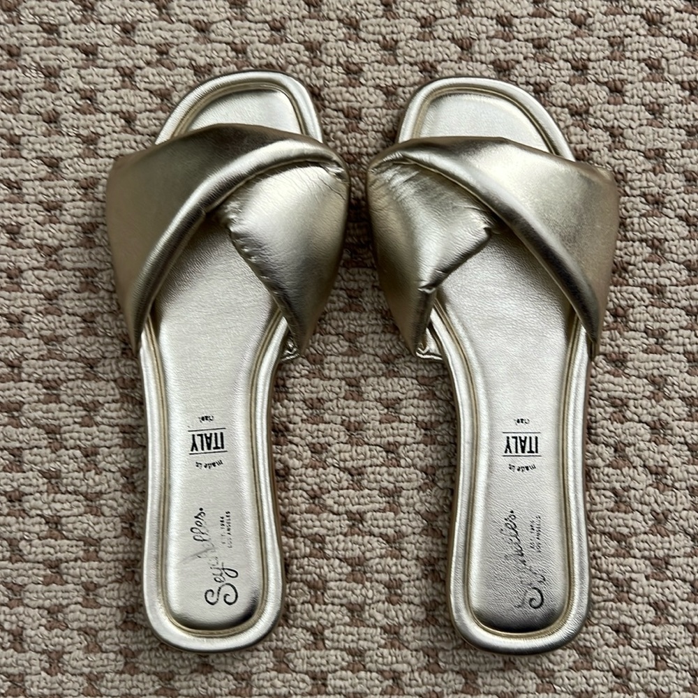 Seychelles Gold Puffy Sandals - sz 8